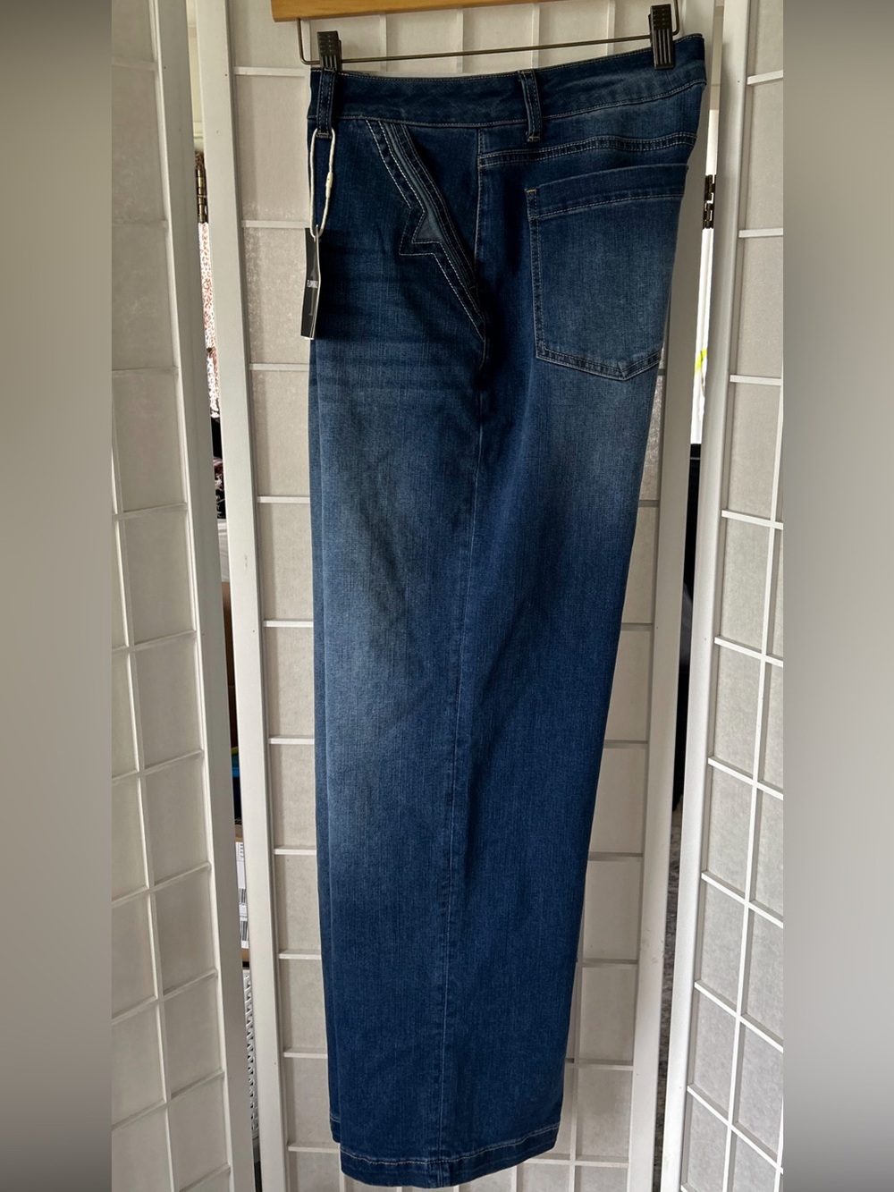 Flamingals Wide Leg High Rise Jeans Dark
Wash Frayed Raw Hem Size M  NWT